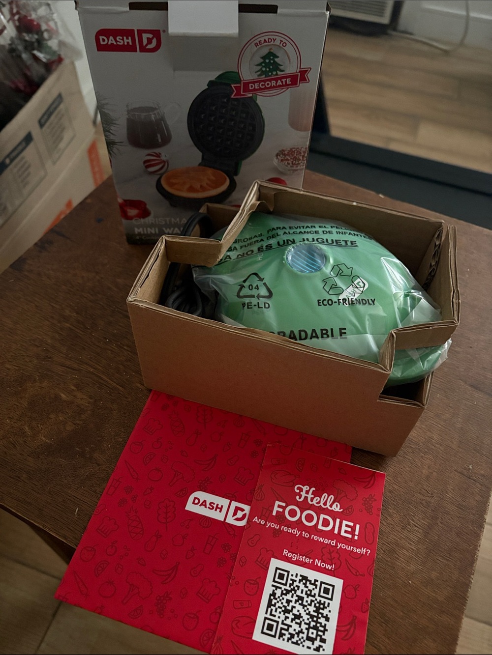 Dash mini waffle maker New - Picture 2 of 4